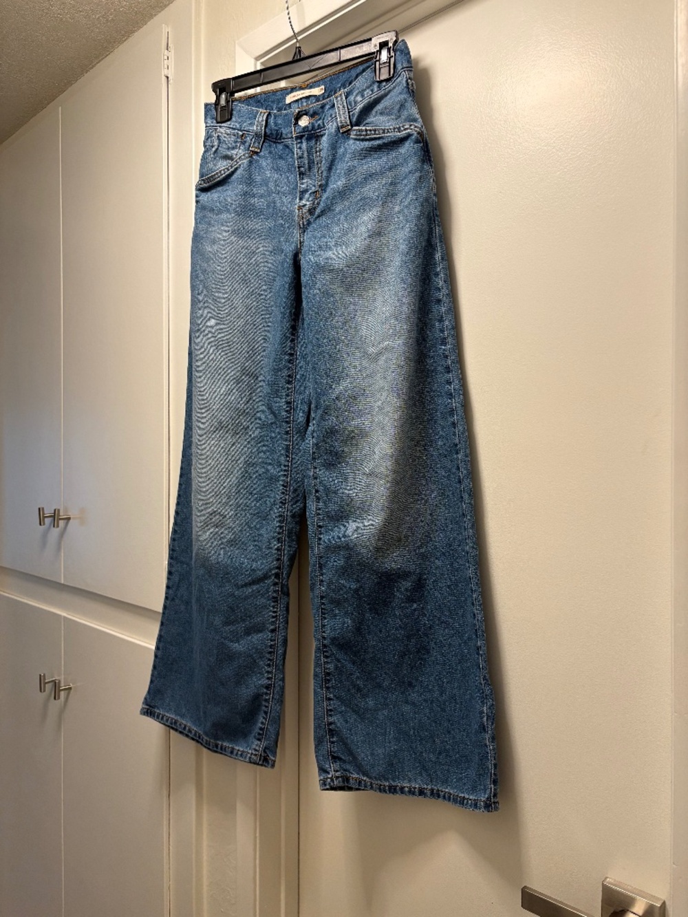 Levi’s “94 baggy wide leg” jeans - size 25